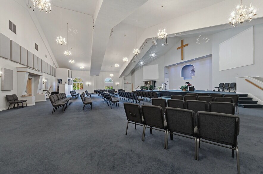 More Photos Of 2744 Red Lion Rd, Bear Religious Facility For Lease