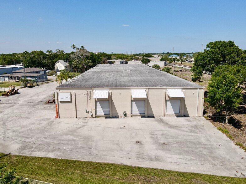 More Photos Of 1100 17th St, Vero Beach Warehouse For Lease