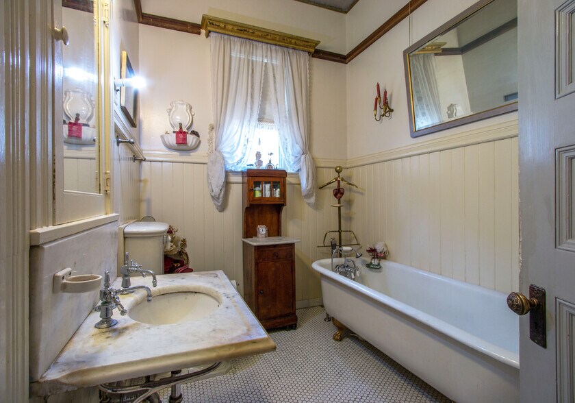 More Photos Of 608 W 6th St, The Dalles Specialty For Sale