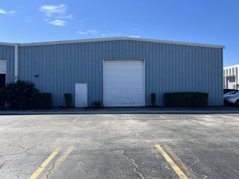 More Photos Of 720 W McNab Rd, Fort Lauderdale Manufacturing For Lease