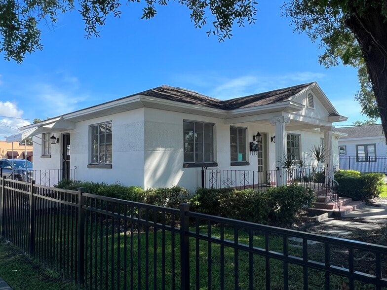 More Photos Of 2323 W Aileen St, Tampa General Retail For Lease