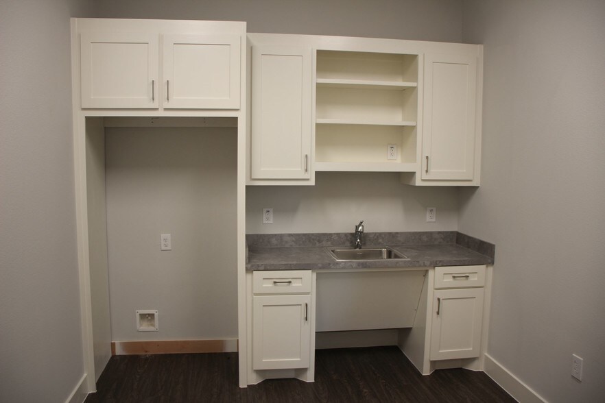 More Photos Of 8805 N Tarrant Pky, North Richland Hills Medical For Sale