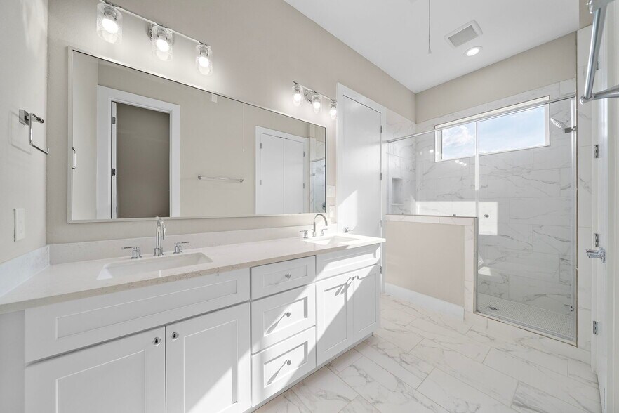 More Photos Of 11 Wellford St, Houston Apartments For Sale