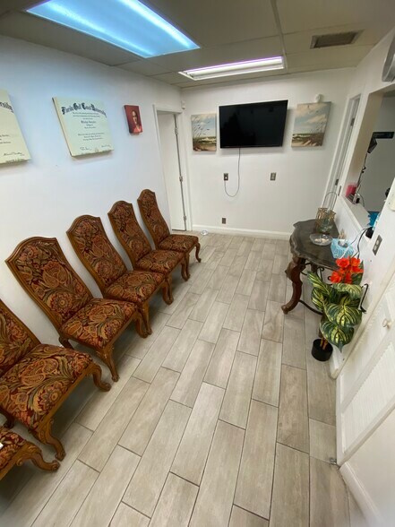 More Photos Of 2335 Tamiami Trl N, Naples Medical For Sale