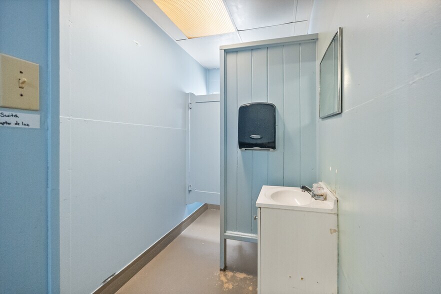 More Photos Of 855 W Desoto St, Clermont Specialty For Lease
