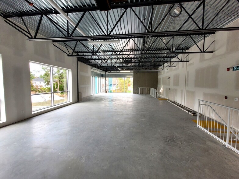 More Photos Of 17280 Heather Dr, Surrey Warehouse For Lease