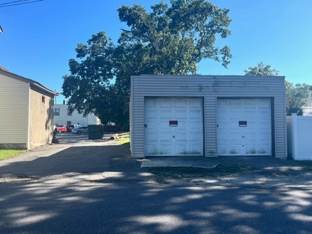 More Photos Of 168 Carleton Ave, East Islip Bar For Sale