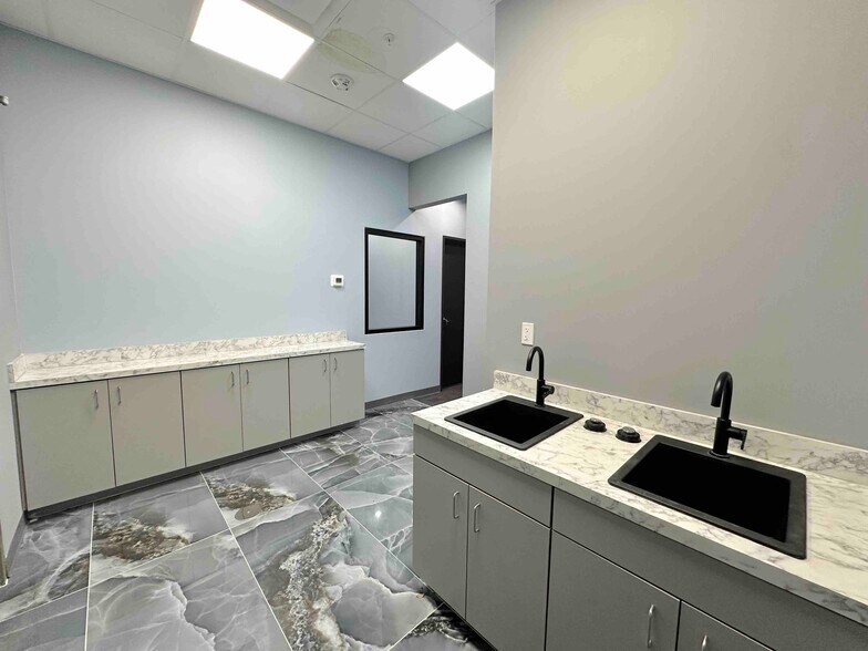 More Photos Of 3174 Ridge Rd, McKinney Medical For Sale