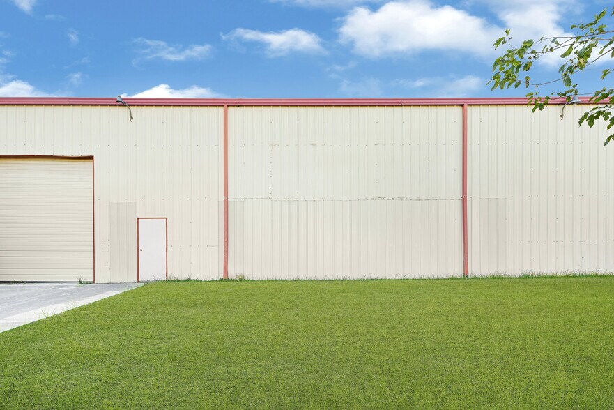 More Photos Of 1106 Witter St, Pasadena Industrial For Sale