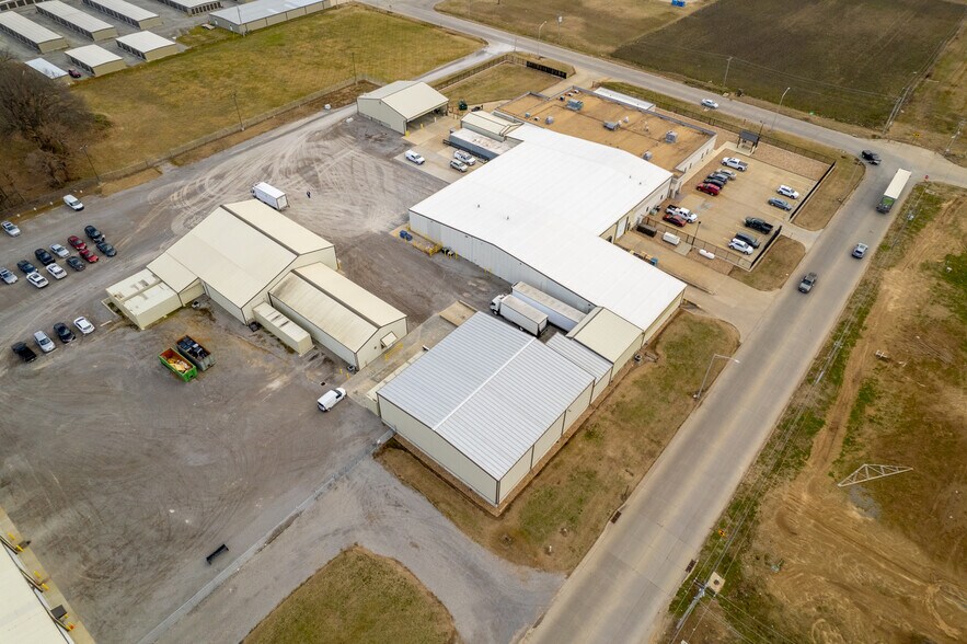 More Photos Of 108 Stallcup Dr, Sikeston General Retail For Sale