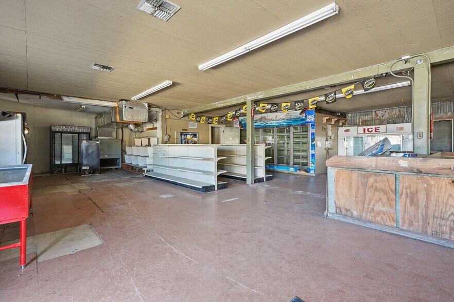 More Photos Of 102 & 106 Wood ave, Woodsboro Storefront For Sale