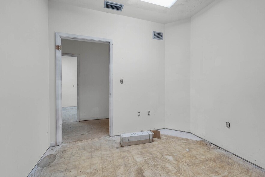 More Photos Of 2306 Lee Rd, Winter Park Medical For Lease