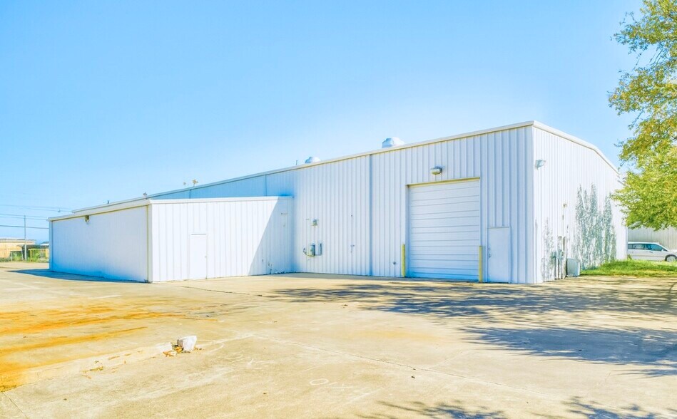 More Photos Of 10910 E 55th Pl, Tulsa Manufacturing For Lease