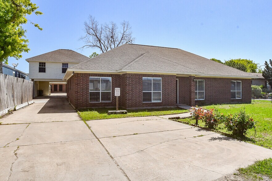 More Photos Of 1411 1/2 Guadalupe St, Stafford Office Residential For Sale