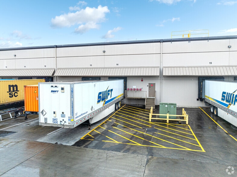 More Photos Of 2302 B St NW, Auburn Warehouse For Lease