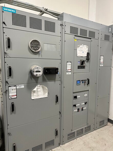 More Photos Of 2049 W Steele Ln, Santa Rosa Warehouse For Sale