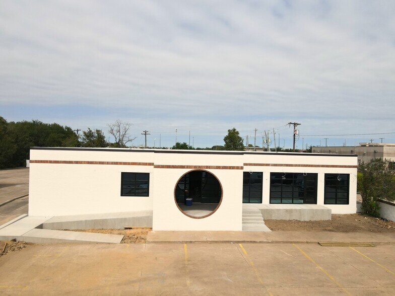 More Photos Of 3310 Palmer Hwy, Texas City Bank For Lease