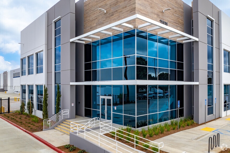 More Photos Of 2001 E Dominguez St, Carson Distribution For Lease