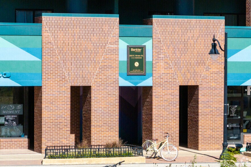 More Photos Of 202 Green St E, Champaign Apartments For Lease