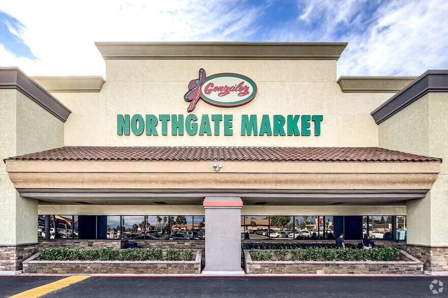 More Photos Of 2002-2320 E Lincoln Ave, Anaheim Unknown For Lease