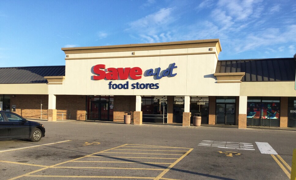 More Photos Of 2409-2429 Military Rd, Niagara Falls Unknown For Lease