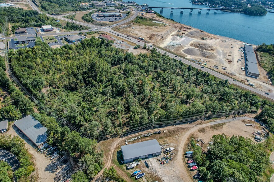 More Photos Of 109 Horseshoe Bend Pky, Lake Ozark Office For Sale