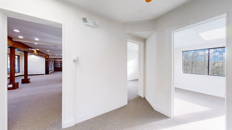 More Photos Of 220 Silver Lake Rd, Dingmans Ferry Office For Sale