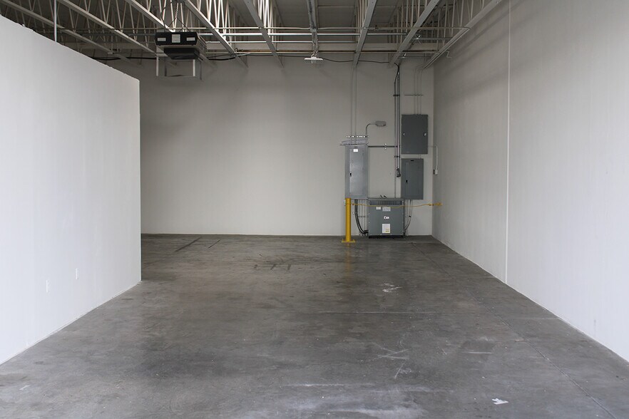 More Photos Of 6885 Speedway Blvd, Las Vegas Light Manufacturing For Lease