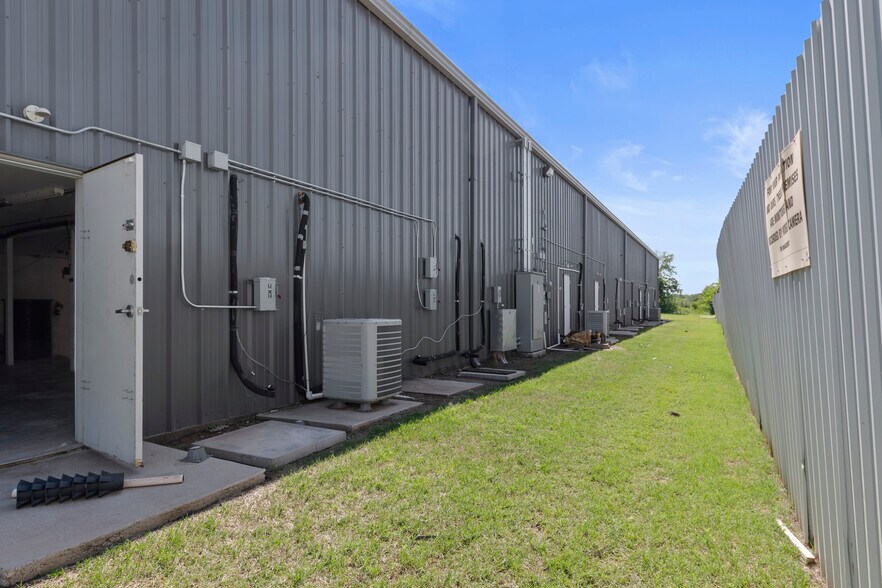 More Photos Of 4210 S Classen Blvd, Norman Unknown For Lease