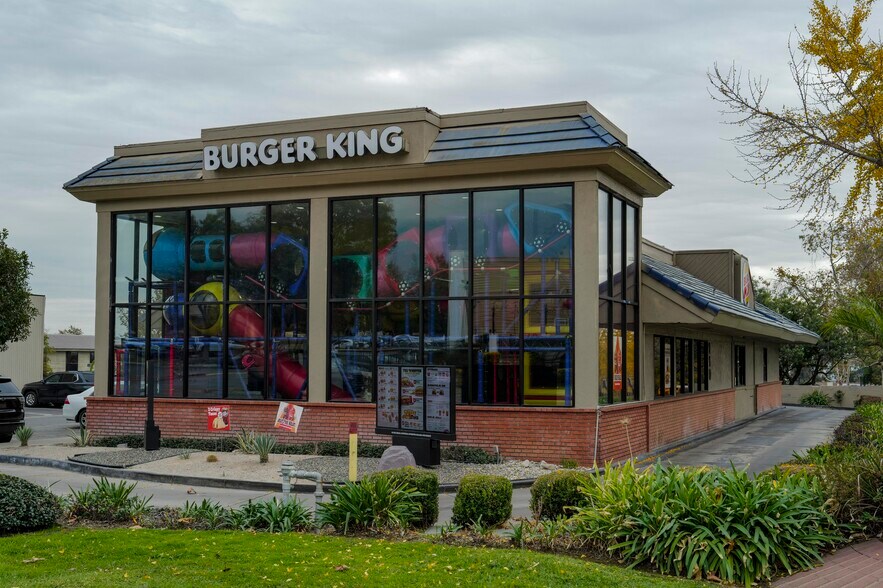 Primary Photo Of 910 N Mountain Ave, Upland Fast Food For Lease