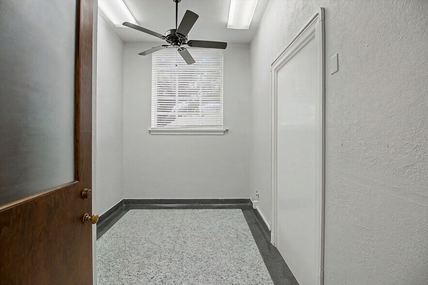 More Photos Of 903 S Texas Ave, College Station Office For Lease