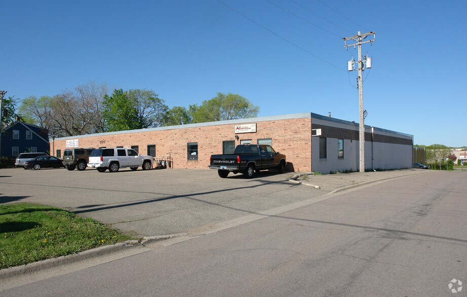 Primary Photo Of 9700-9710 S Humboldt Ave, Bloomington Warehouse For Lease
