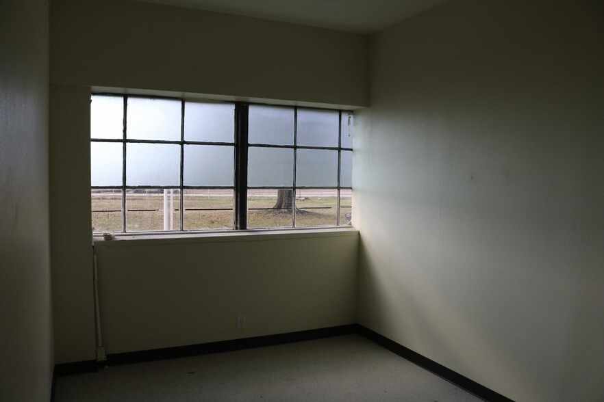 More Photos Of 13343 Interstate 20 E, Tyler Warehouse For Lease