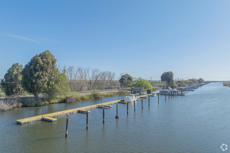 More Photos Of 7000 Holland Tract Rd, Brentwood Marina For Sale