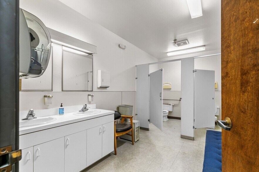 More Photos Of 9036 Winnetka Ave, Northridge Loft Creative Space For Lease