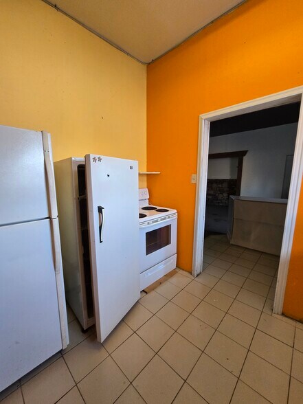 More Photos Of 75 Manitoba St, Bracebridge General Retail For Sale