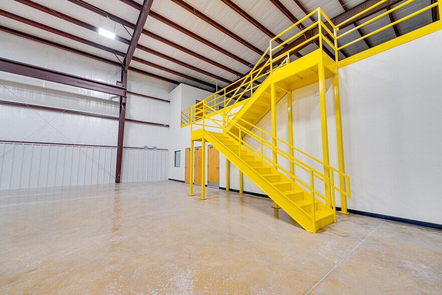 More Photos Of 3710 S County Road 1276, Midland Warehouse For Lease