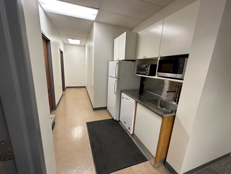 More Photos Of 4951 Dixie Hwy, Fairfield Showroom For Sale