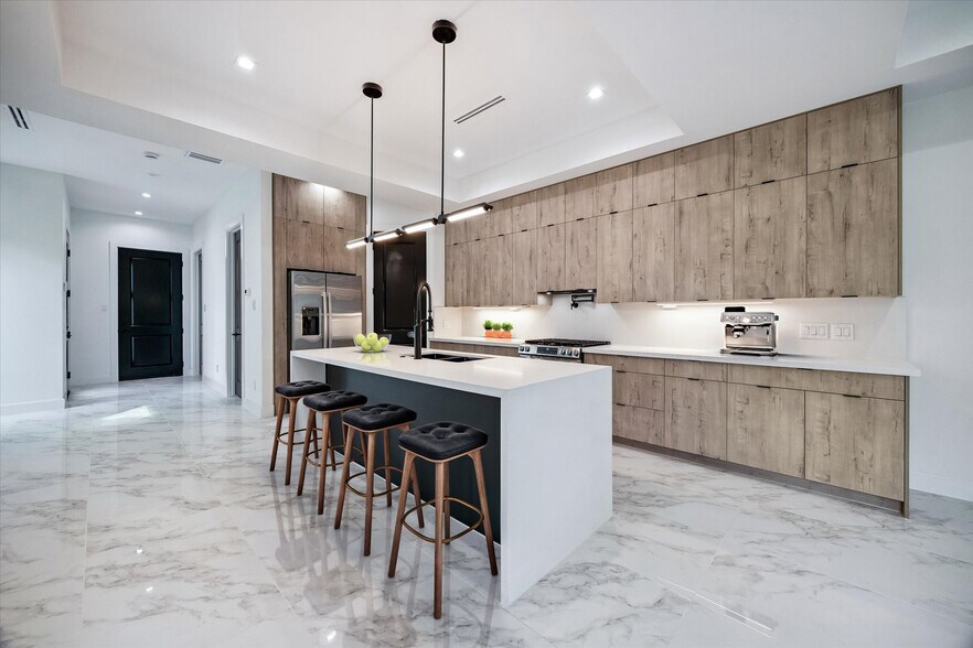 More Photos Of 4710 Sharon St, Houston Multifamily For Sale