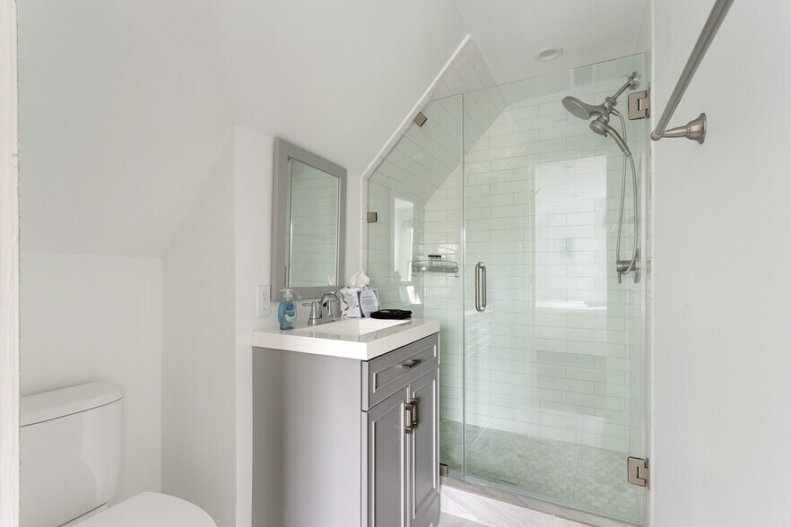 More Photos Of 184 Ashley Ave, Charleston Specialty For Sale