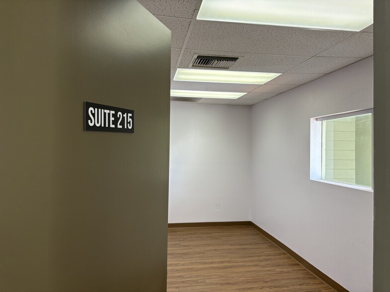 Primary Photo Of 655 N Palm Canyon Dr, Palm Springs Medical For Lease