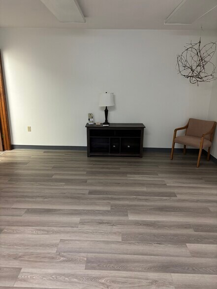 More Photos Of 1026 Hilton Parma Rd, Hilton Office For Lease