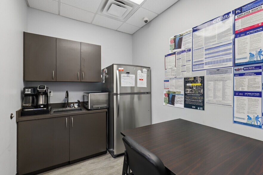 More Photos Of 859 Park Ave, Orange Park Medical For Sale