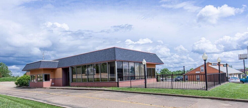 More Photos Of 1630 Commercial St, Warsaw Restaurant For Sale