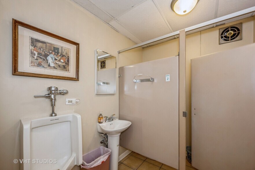 More Photos Of 1165 E 54th Pl, Chicago Sorority Fraternity House For Sale