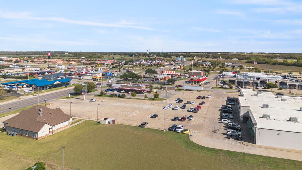 More Photos Of 1320 Corsicana Hwy, Hillsboro General Retail For Lease