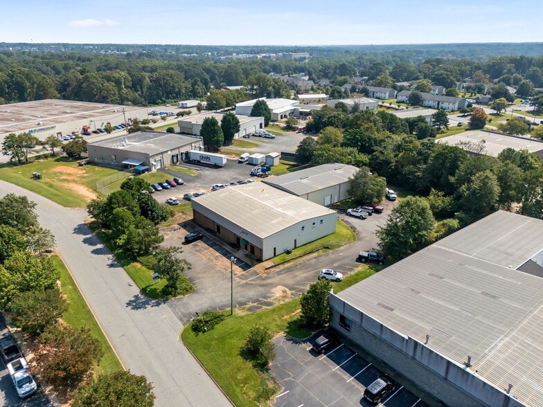 More Photos Of 9 Ellwood Ct, Greenville Warehouse For Lease