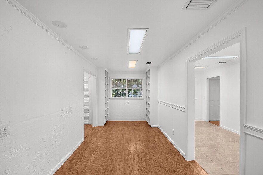 More Photos Of 300 SE Detroit Ave, Stuart Office For Lease