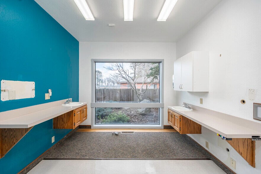 More Photos Of 1336 E Hunter Pl, Moses Lake Office For Sale