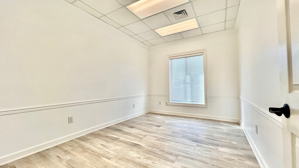 More Photos Of 535 Queen City Pky, Gainesville Office For Lease